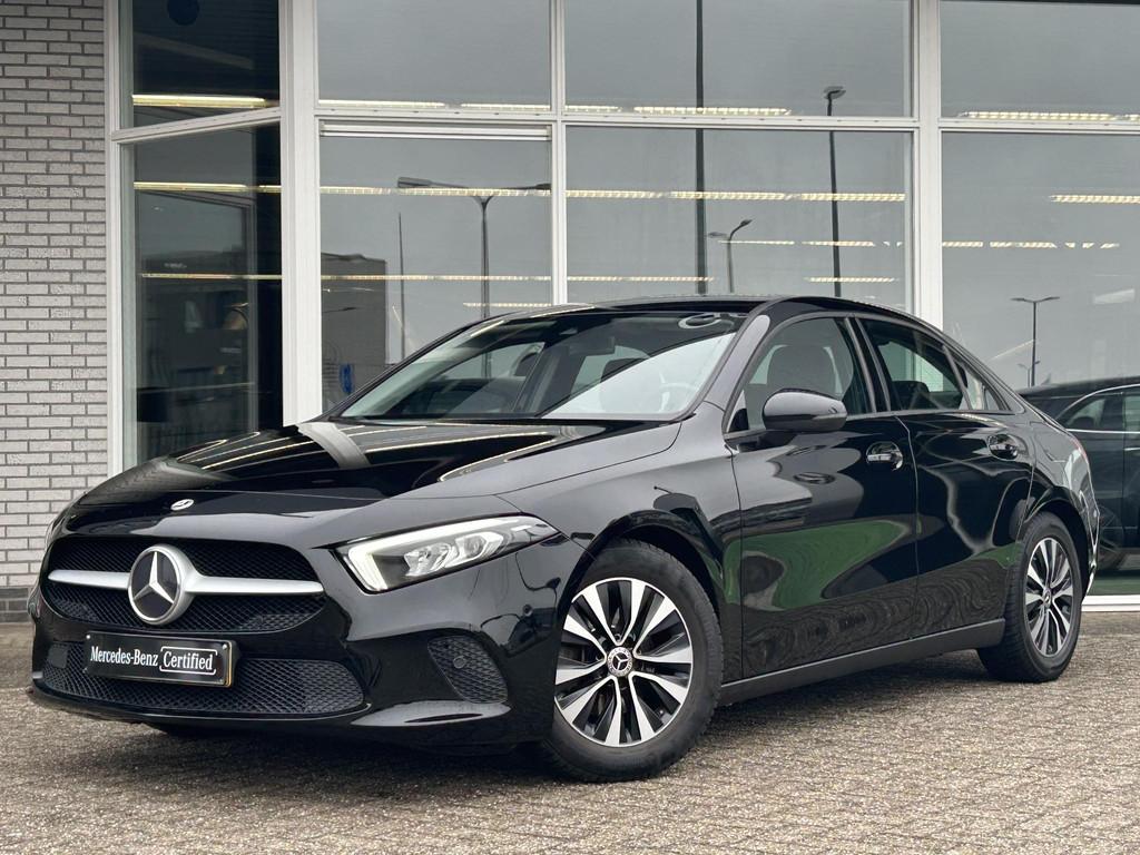 Mercedes-Benz A-klasse 180 | Widescreen | Trekhaak, 4 cilinders, Zwart, Origineel Nederlands, Bedrijf