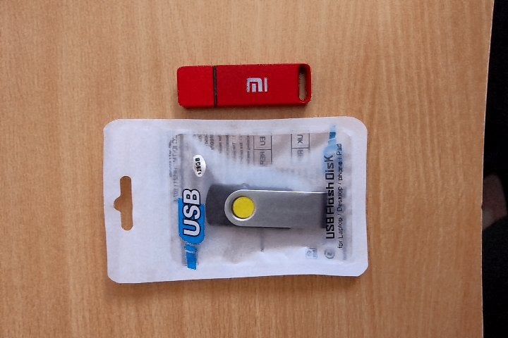2xPFlash disk PenDrive 1x128Gb 1x32Gb  Waterdichte, Ophalen, Nieuw, 128 GB
