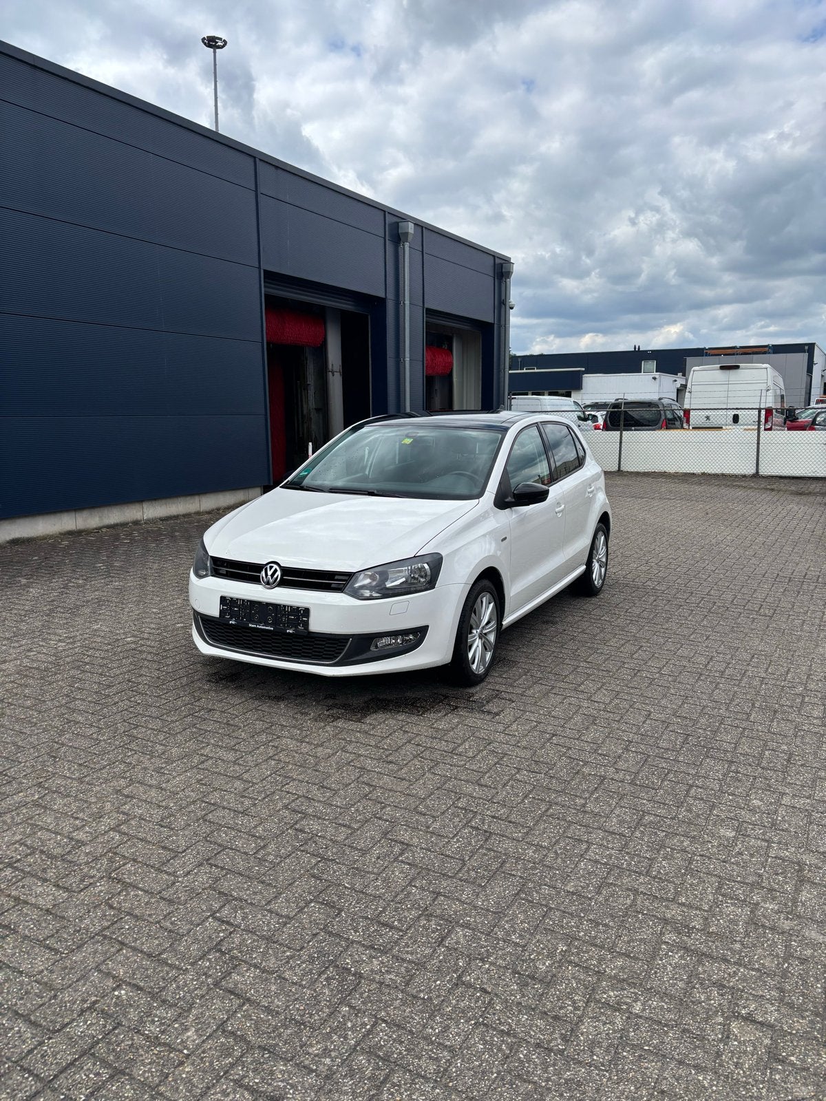 Volkswagen Polo 1.2 6R Match wit benzine panoramadak 5 deurs, Voorwielaandrijving, Zwart, Wit, Handgeschakeld