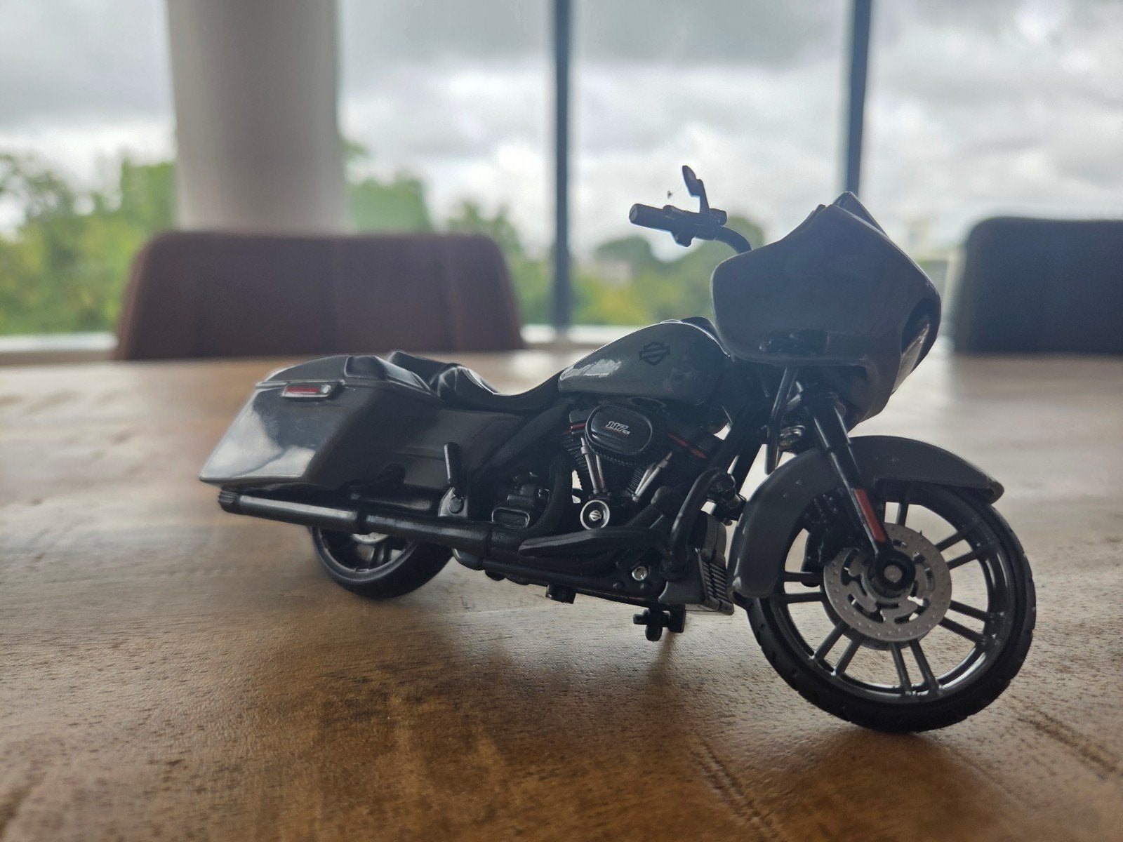 Harley Davidson Maisto 2018 CVO Roadglide 1:18, Ophalen of Verzenden, Zo goed als nieuw, Motor, Maisto