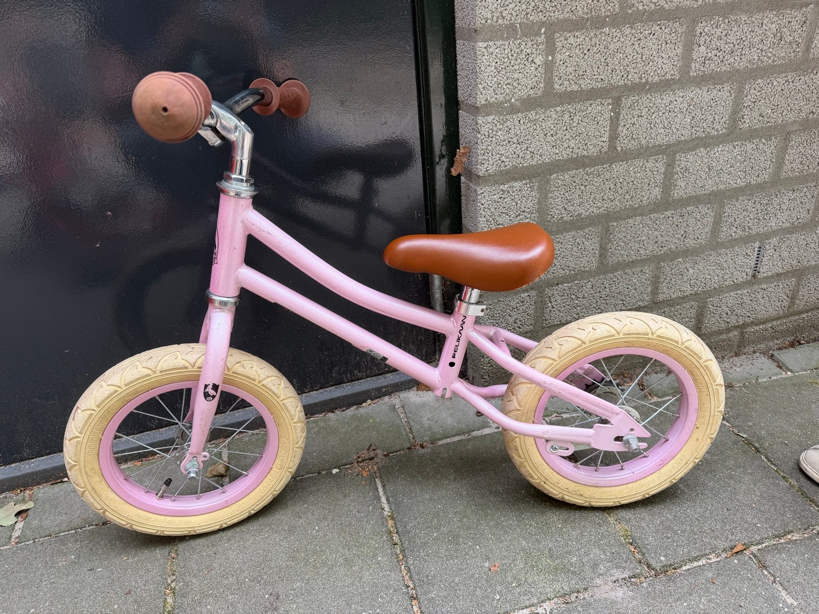 Roze Pelikaan loopfiets, Fietsen en Brommers, Ophalen, Gebruikt, Minder dan 16 inch