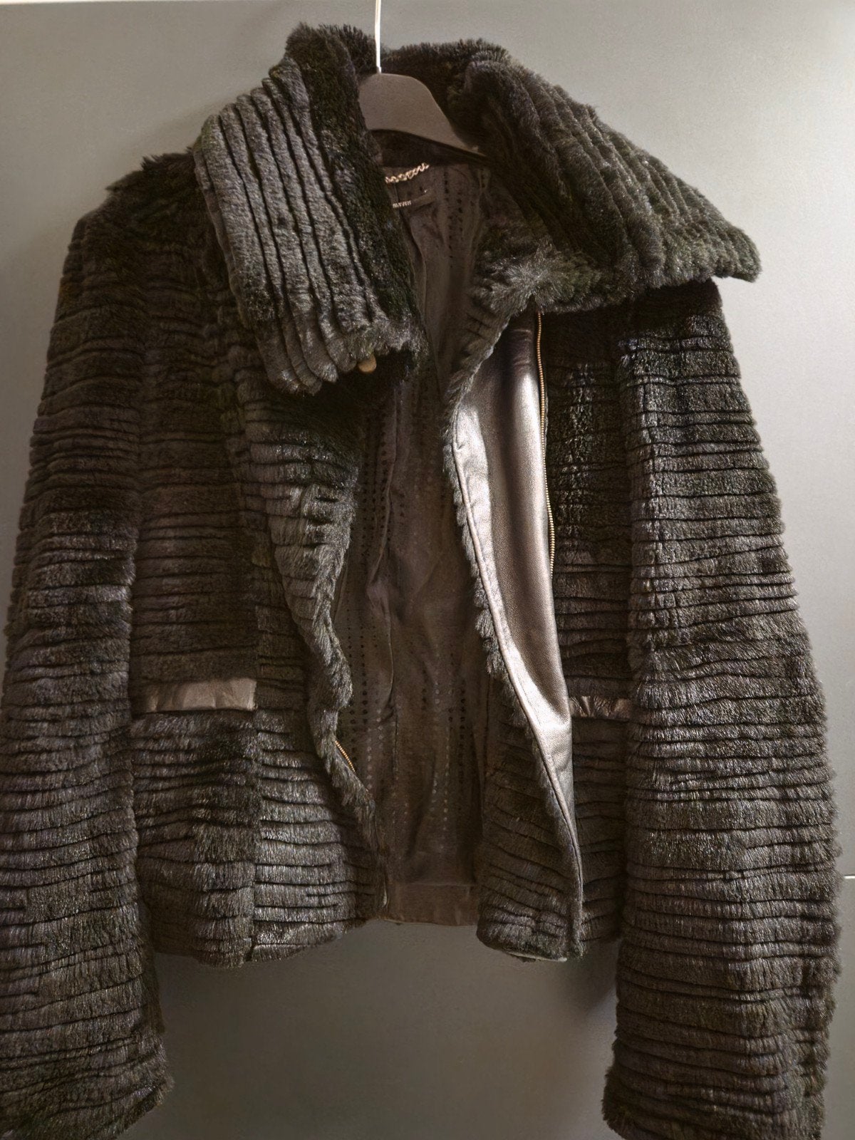 Mooie Hugo Boss winterjas dames, bont met leder biezen, Zwart, Ophalen of Verzenden, Maat 36 (S), Gedragen