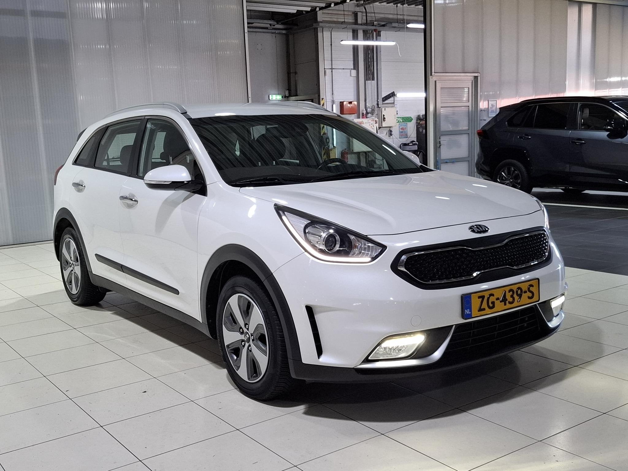 Kia Niro 1.6 GDi Hybrid DynamicLine Trekhaak, Apple Carplay/, Auto's, Kia, Gebruikt, Euro 6, 2 kWh, Leder en Stof