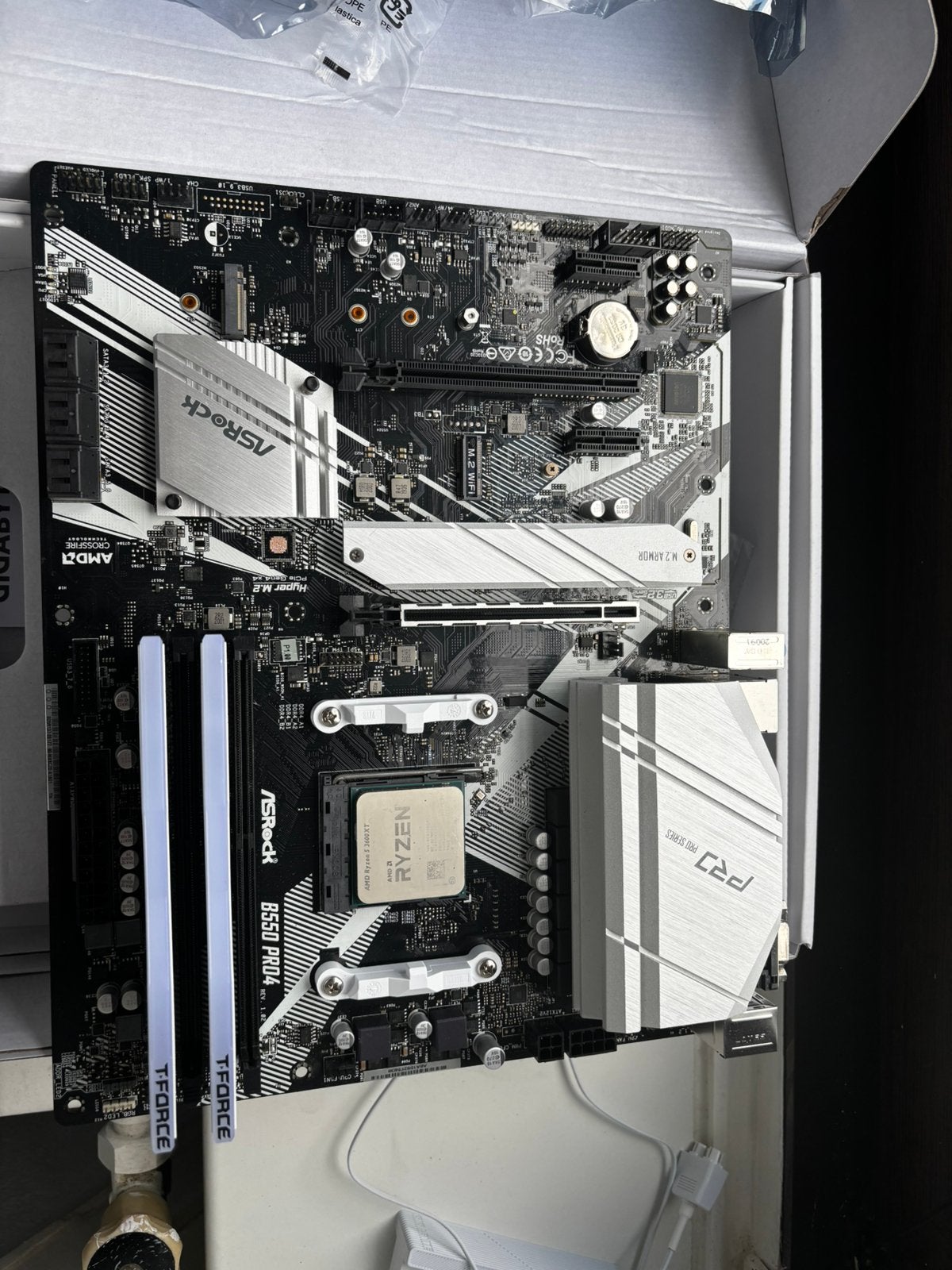 Ryzen 5 3600XT Bundle | B550 Pro4 | 16GB DDR4, Computers en Software, Zo goed als nieuw, Gaming, 3 tot 4 Ghz, 16 GB