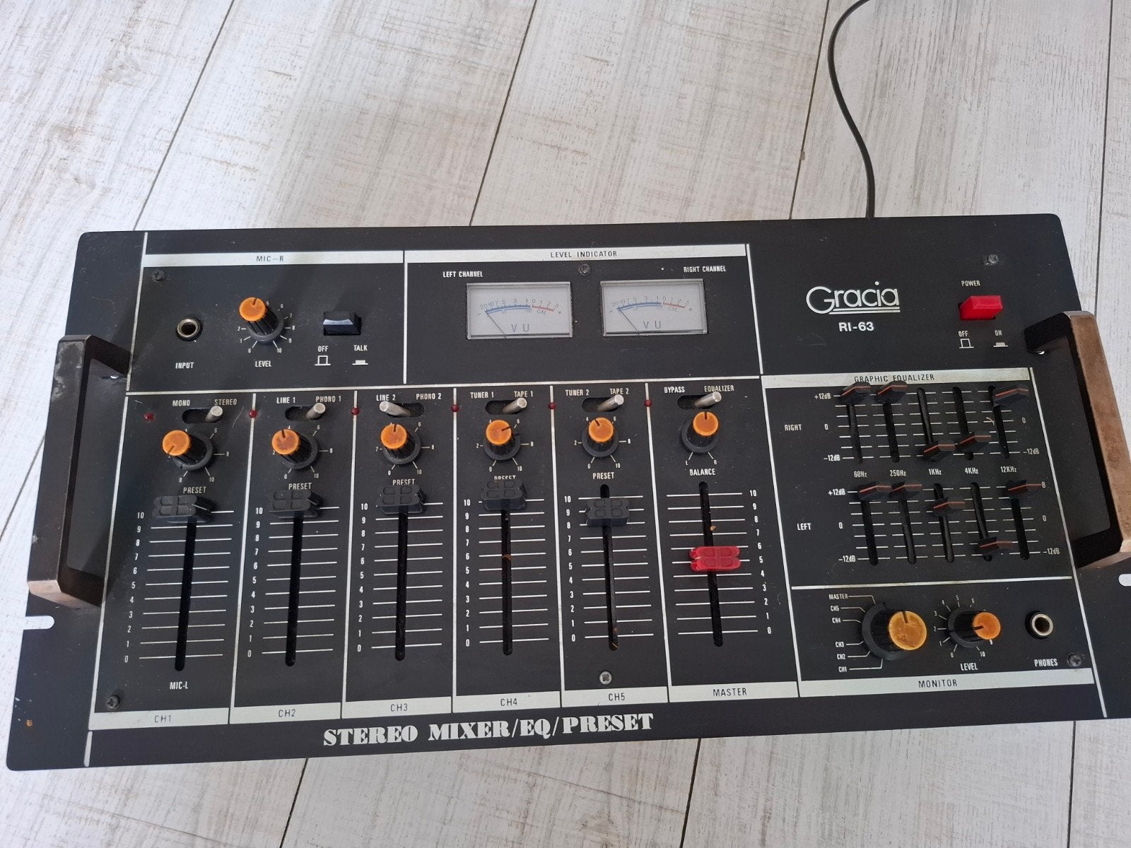 Gracia RI-63 Stereo Mixer/EQ/Preset - Vintage Audiomixer, Muziek en Instrumenten, Ophalen, Gebruikt, Minder dan 5 kanalen, Microfooningang