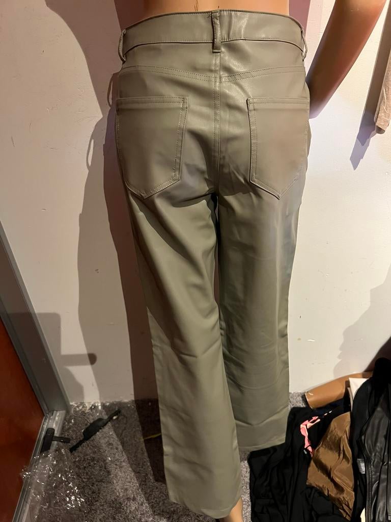 ZARA jeans vegan leer driekwart m zgan, Kleding | Dames, Maat 38/40 (M), Overige kleuren, Ophalen of Verzenden, Zo goed als nieuw