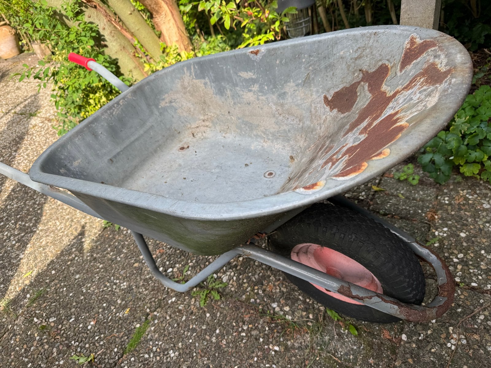 Gebruikte Kruiwagen - Ideaal voor Tuin en Klus, Tuin en Terras, Kruiwagens, Ophalen, Gebruikt, Handmatig, Eenwielig