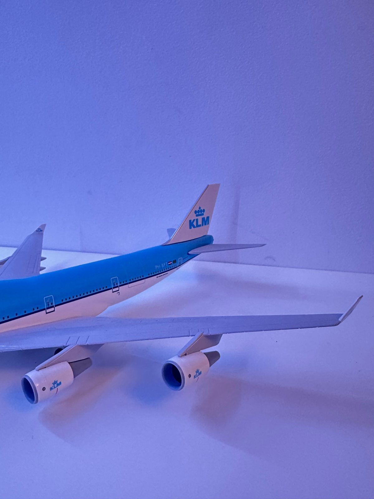 KLM Boeing 747-400 (fromt gear mist) schaal 1:200, Overige merken, 1:200 of kleiner, Ophalen of Verzenden, Zo goed als nieuw