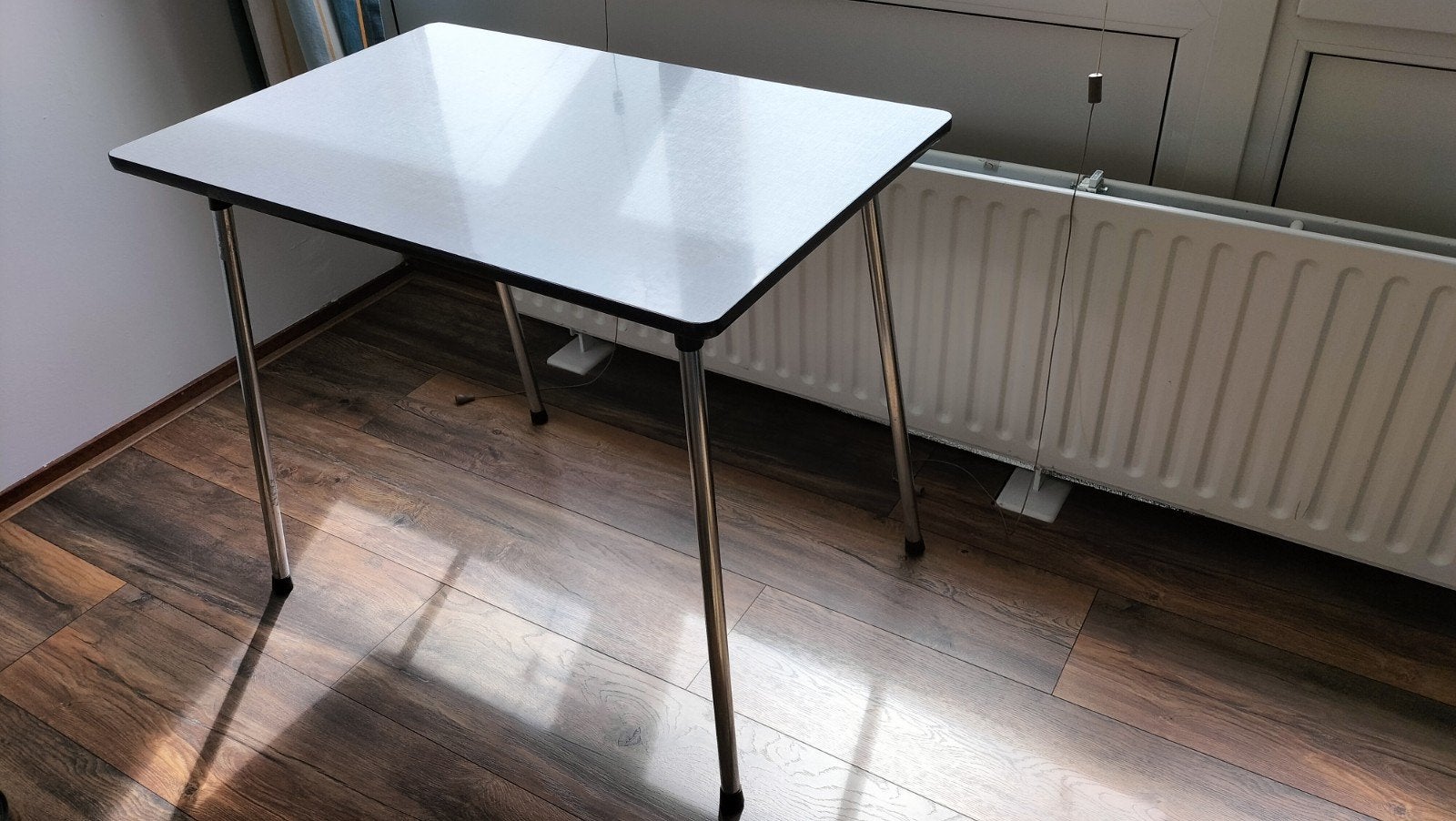 Vintage tafel, wit, Ophalen, Kunststof, Gebruikt, 50 tot 100 cm
