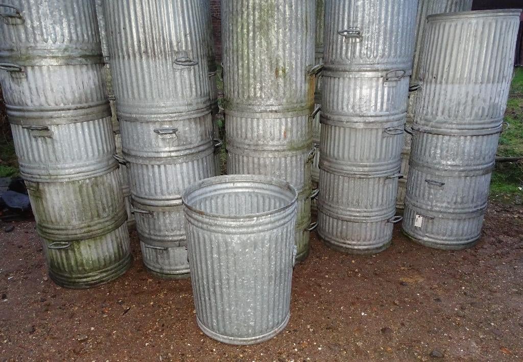 oude zinken tonnen ton vat vaten vuilnisemmer bloempot, Antiek en Kunst, Curiosa en Brocante, Ophalen