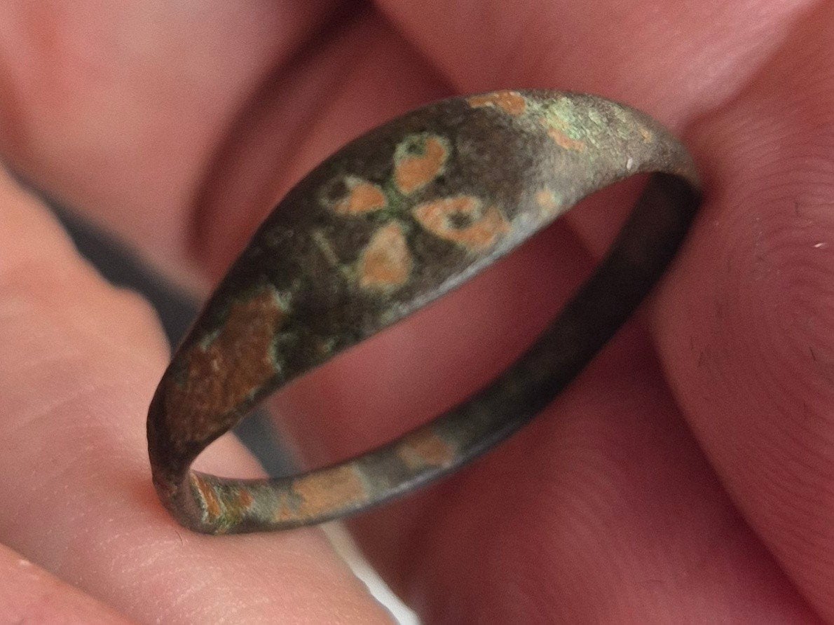 Middeleeuws dames ring bodemvondst draagbaar, Ophalen of Verzenden, Brons, Ring