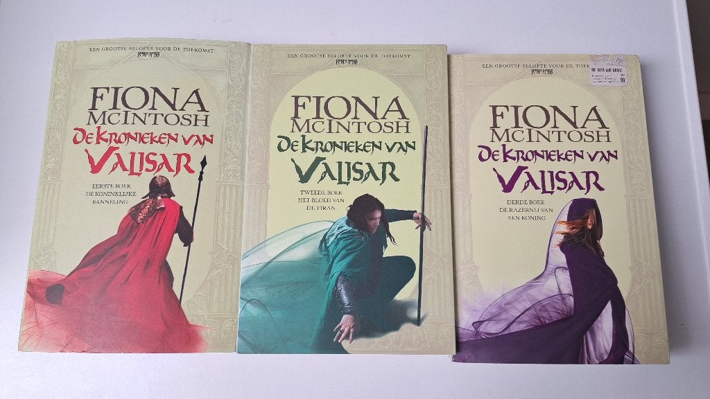 Fiona McIntosh: Valisar trilogie ZGAN, Ophalen of Verzenden, Zo goed als nieuw, Fiona McIntosh