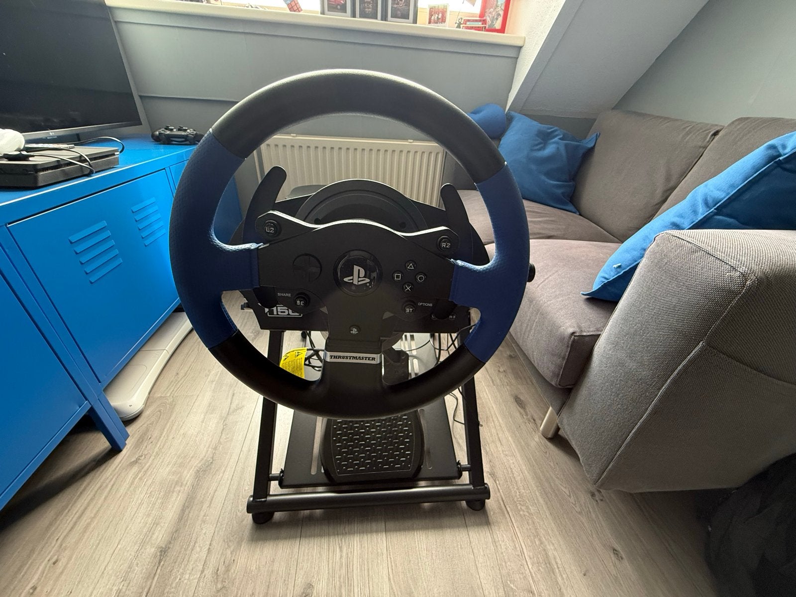 Thrustmaster T150 racestuur met pedalen en standaard, Spelcomputers en Games, Ophalen, Zo goed als nieuw, Stuur of Pedalen, PlayStation 4
