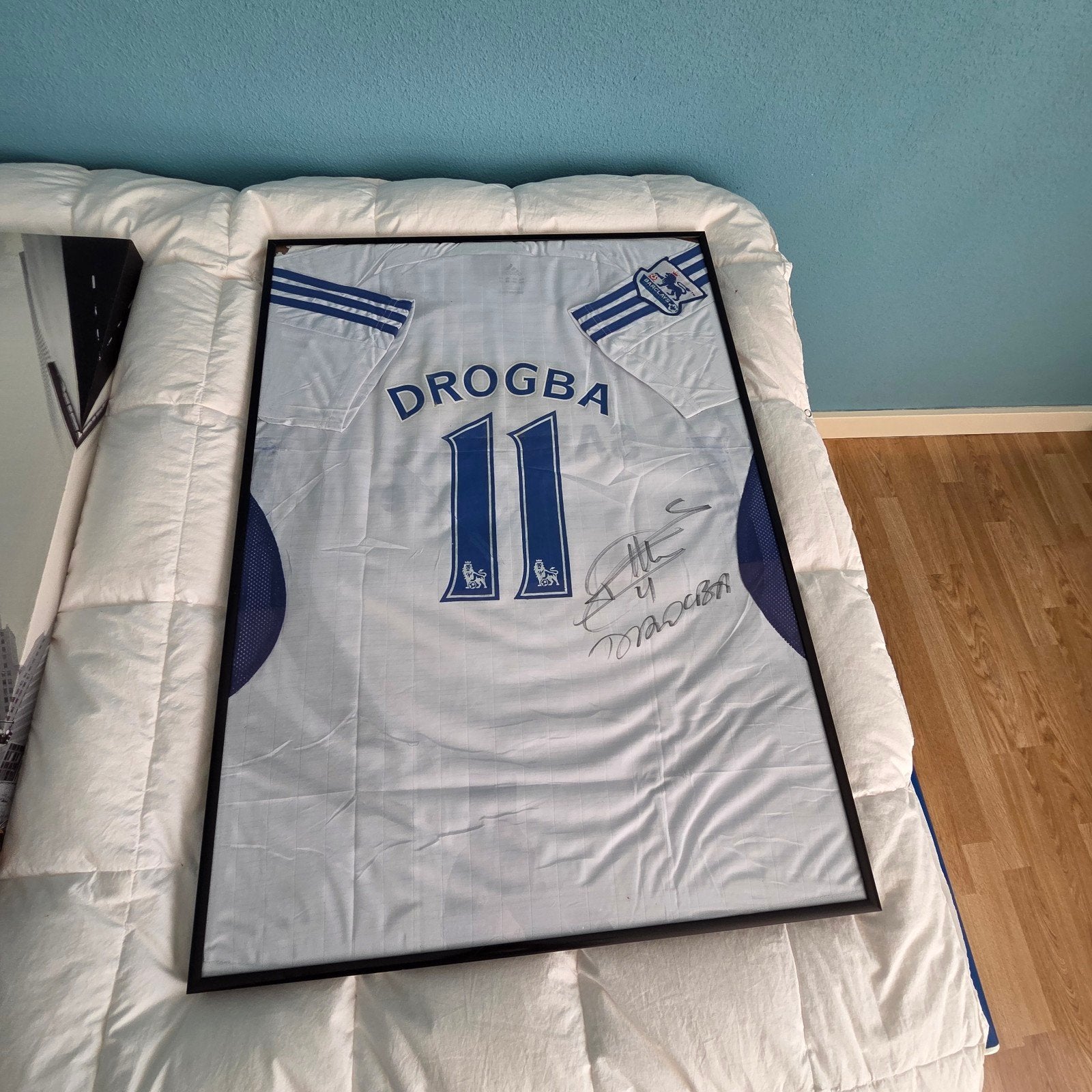 Gesigneerd Didier Drogba Chelsea shirt - Ingelijst, Verzamelen, Ophalen, Zo goed als nieuw, Buitenlandse clubs, Shirt