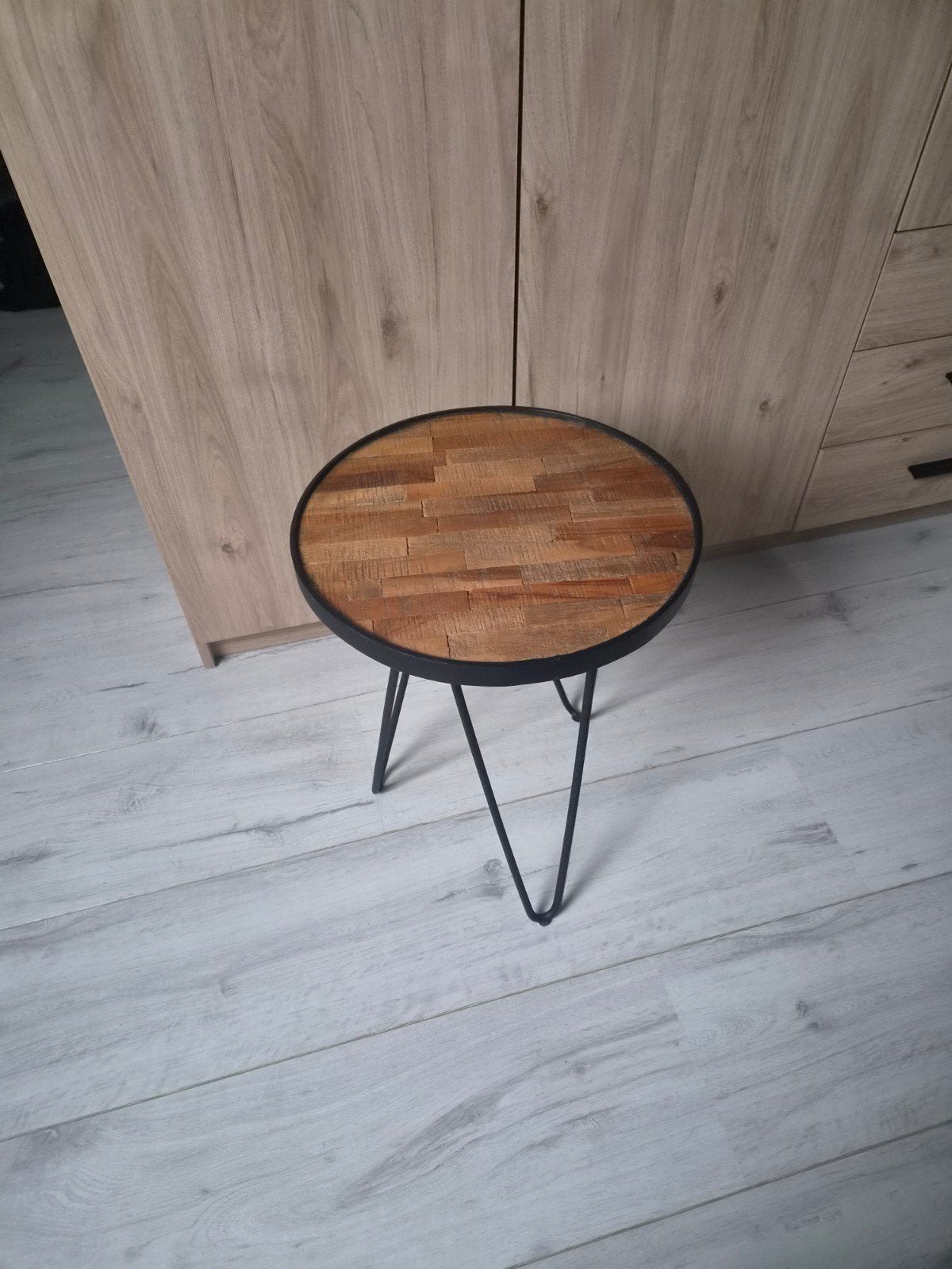 bijzettafel giet ijzer mangohout, Huis en Inrichting, Tafels | Bijzettafels, Minder dan 55 cm, Rond, Zo goed als nieuw, Hout