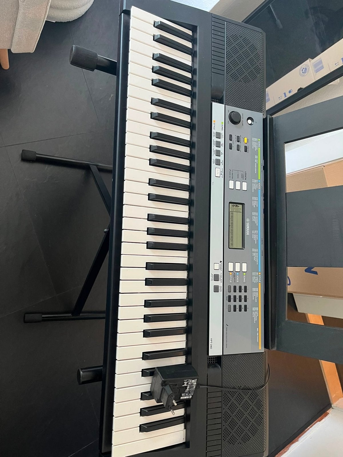 Yamaha PSR-E243 Keyboard met standaard, Muziek en Instrumenten, Keyboards, Ophalen, Yamaha, Met standaard, 61 toetsen