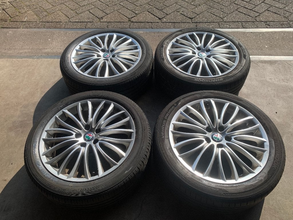 ALFA GIULIETTA 159 BRERA SPIDER VELGEN + BANDEN 215 50 R18, 18 inch, Banden en Velgen, Ophalen of Verzenden, Personenwagen