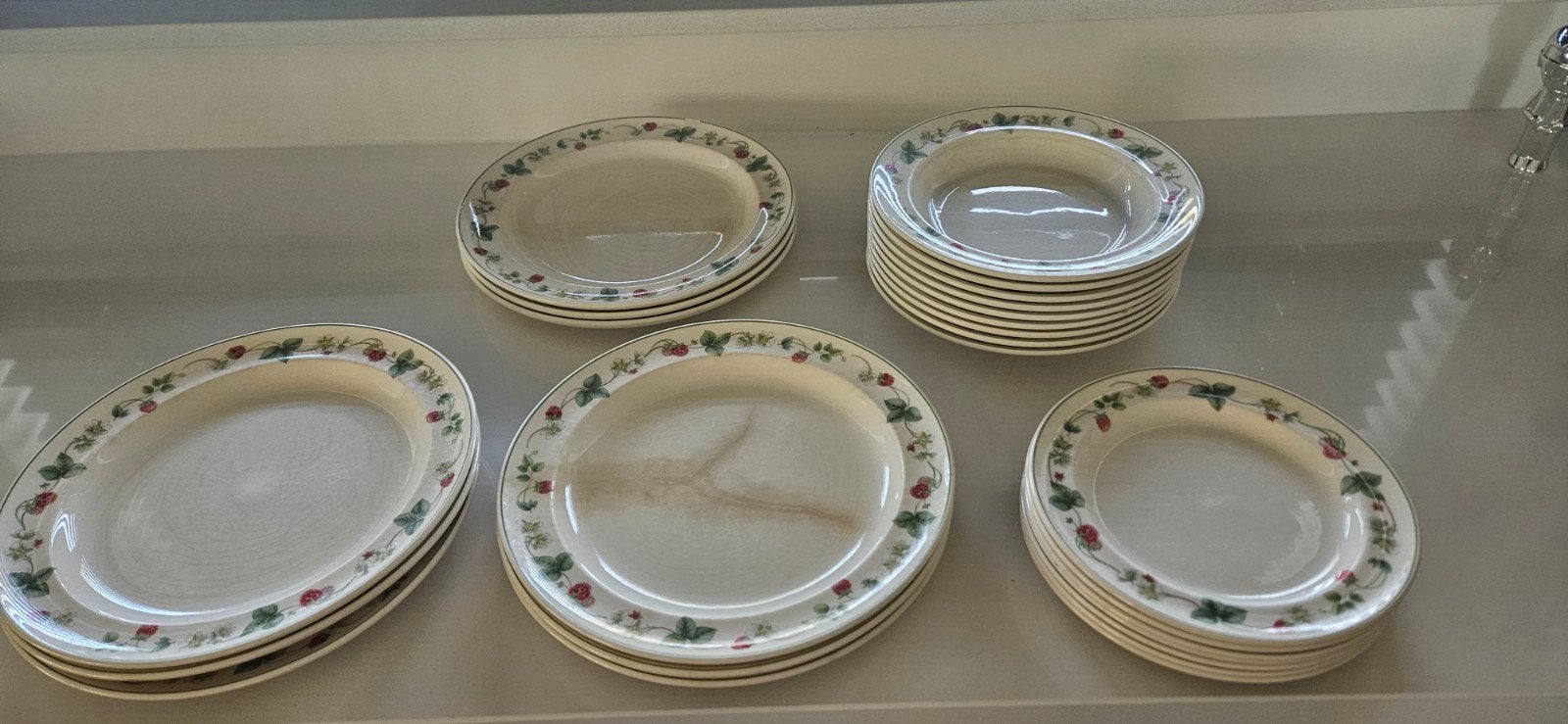 Wedgwood servies Raspberry, Gebruikt, Ophalen of Verzenden, Bord(en), Wedgwood