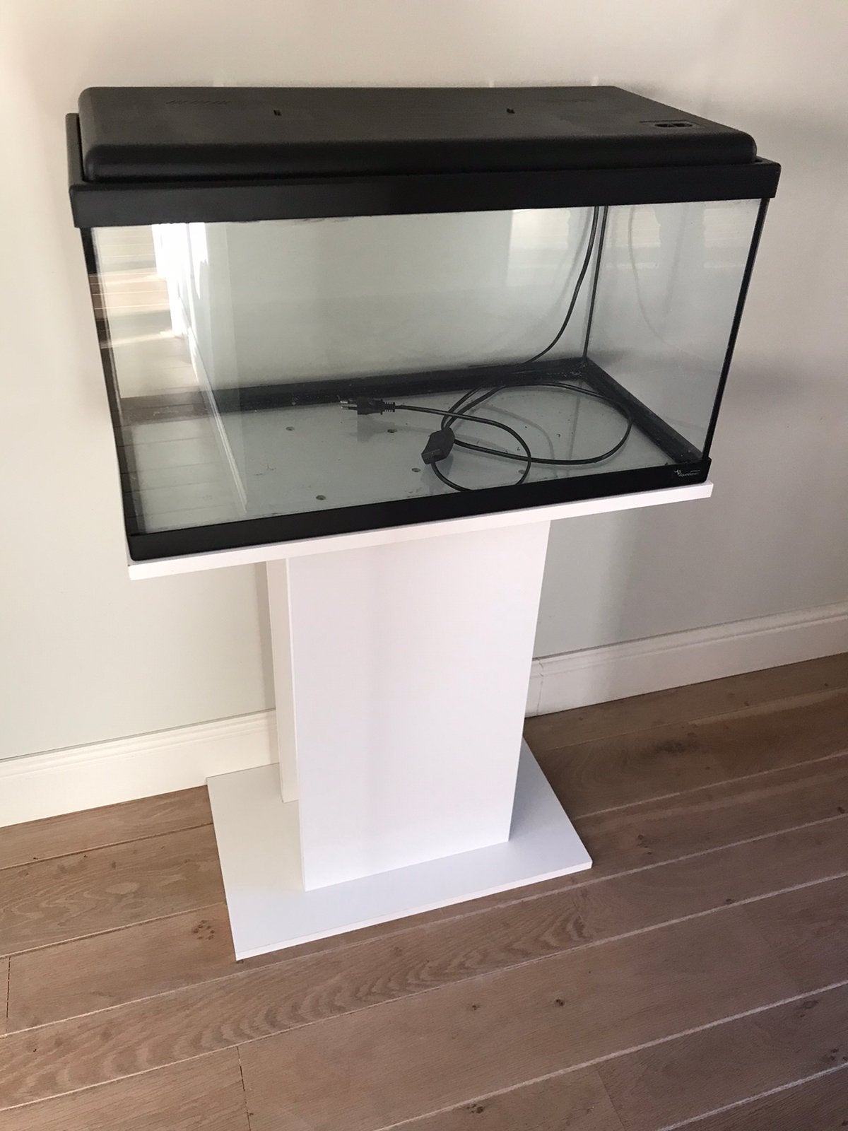Aquarium 60x30x30 met meubel en led-verlichting., Ophalen of Verzenden, Gebruikt, Leeg aquarium