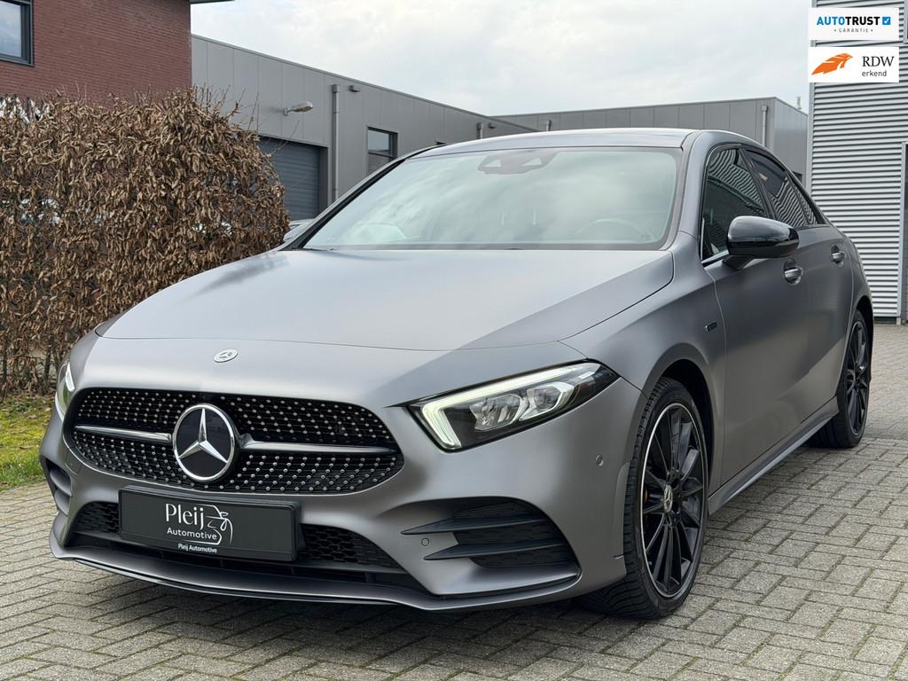 Mercedes-Benz A-klasse A250e AMG Pano|Burmester|360|HUD|Auto, Auto's, Gebruikt, Euro 6, 4 cilinders, Adaptive Cruise Control