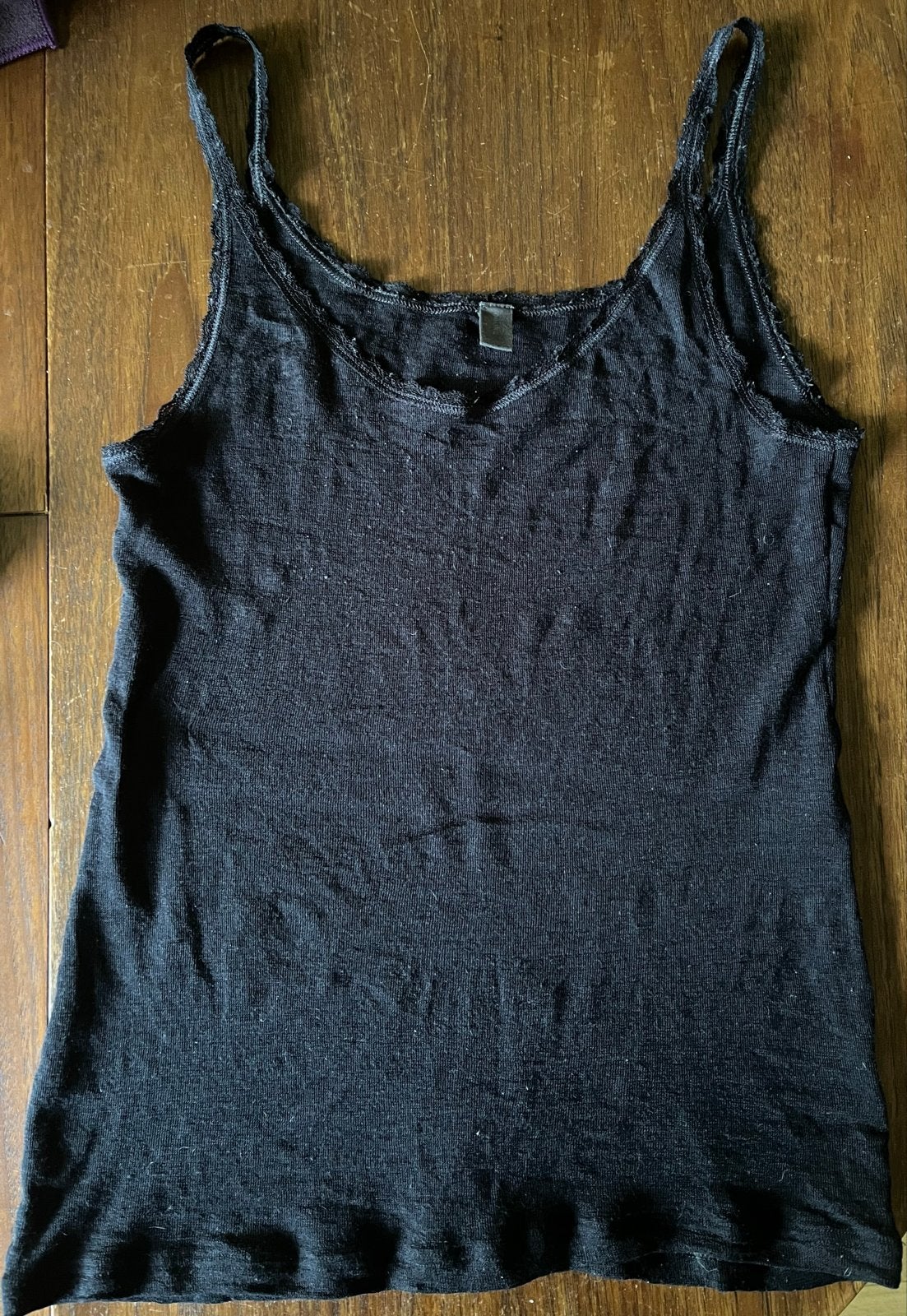 Zwart hemdje Dilling maat 40 wol/zijde met randje kant, Kleding | Dames, Maat 38/40 (M), Zwart, Ophalen of Verzenden, Zonder mouw