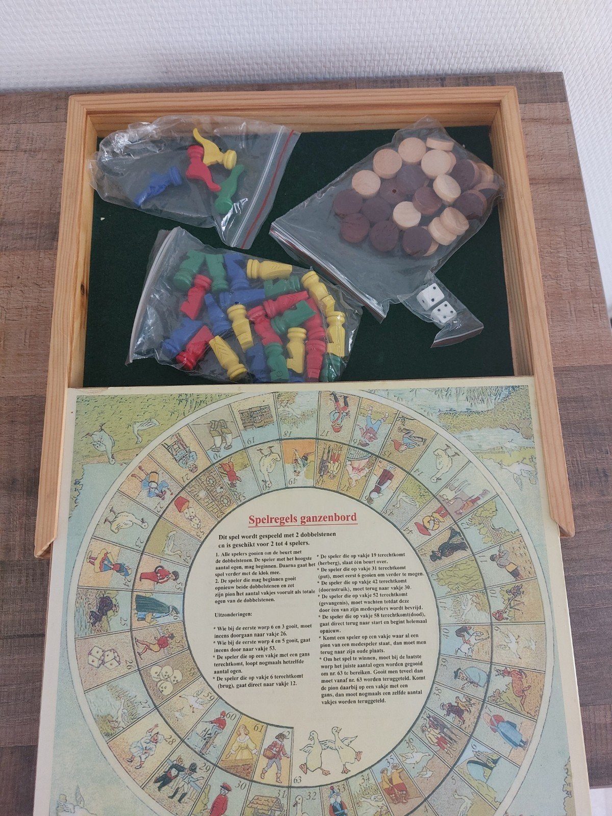 Ganzenbord spel in houten kist met accessoires, Hobby en Vrije tijd, Gezelschapsspellen | Bordspellen, Vijf spelers of meer, Ophalen of Verzenden