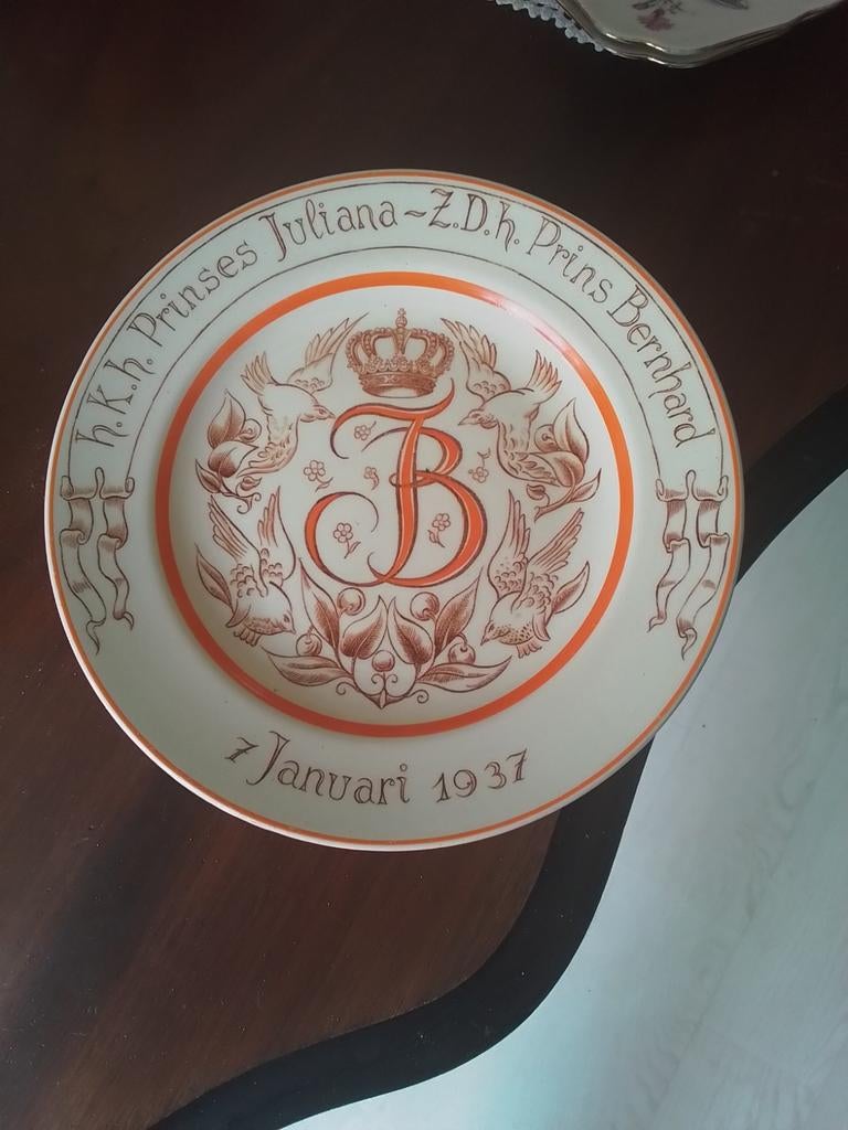 Huwelijksbord Juliana & Bernhard 1937 - Petrus Regout, Antiek en Kunst, Ophalen of Verzenden