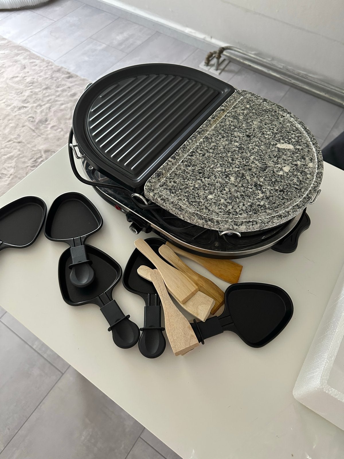 Gourmetstel met grillplaat en natuursteenplaat, Ophalen, Gebruikt, 4 t/m 7 personen