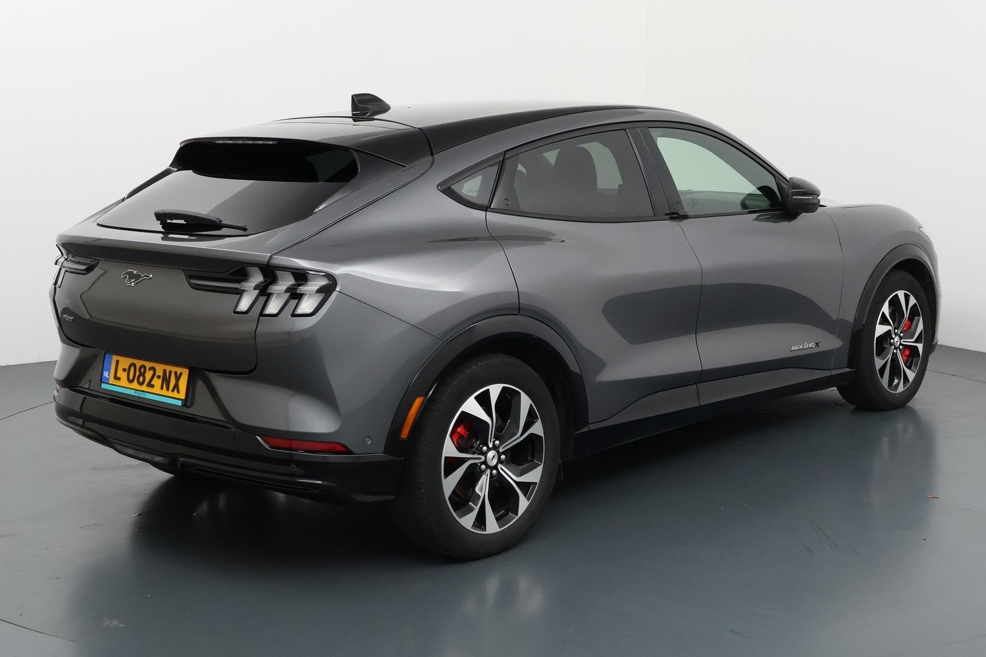 Foto 5 van Ford Mustang Mach-E Extended AWD 98 kWh Volledig elektrisch