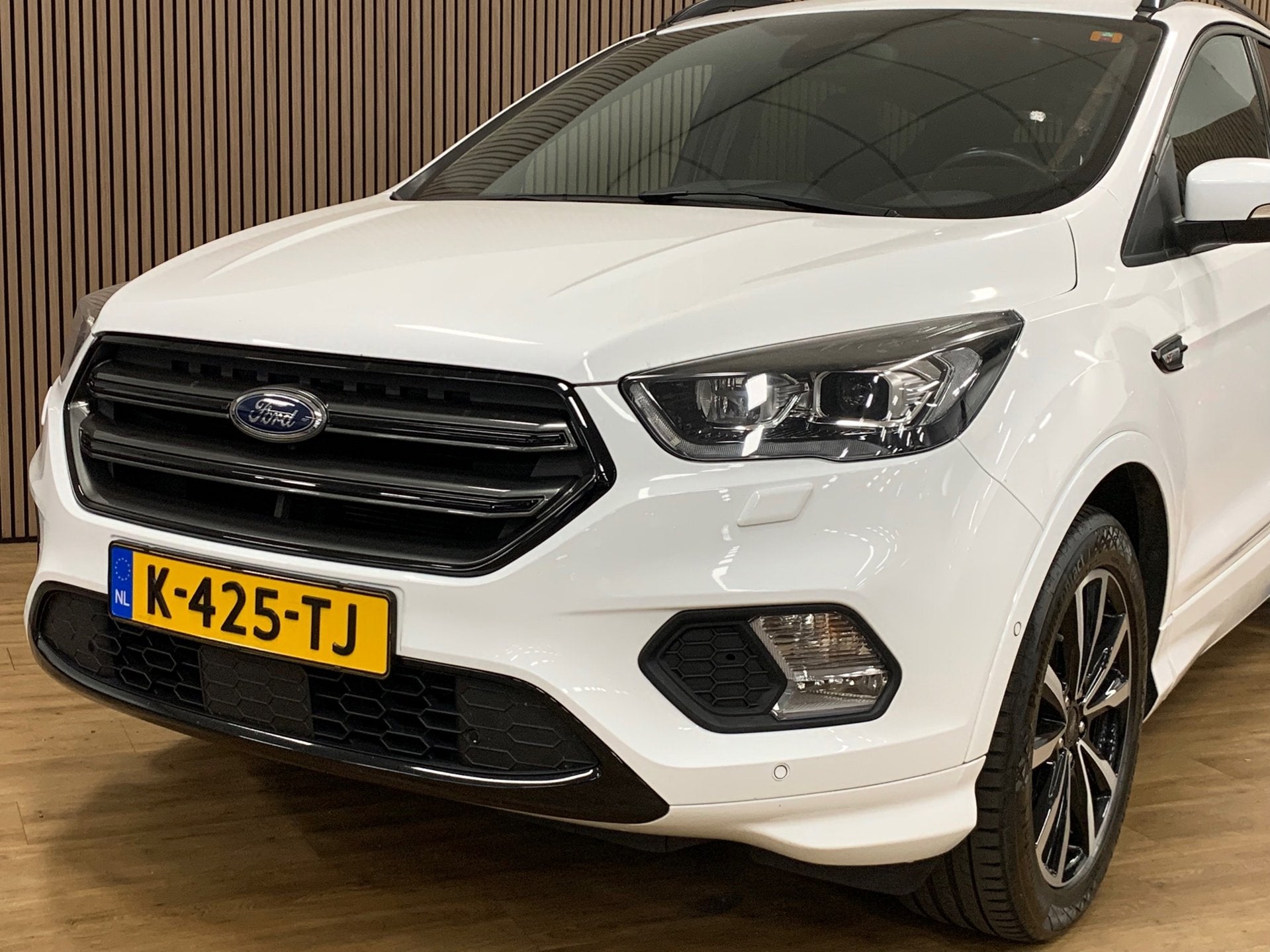 Ford Kuga 1.5 EcoBoost ST Line|118000KM|Navigatie|Climate Co, Auto's, Ford, 4 cilinders, Wit, Bedrijf, Handgeschakeld