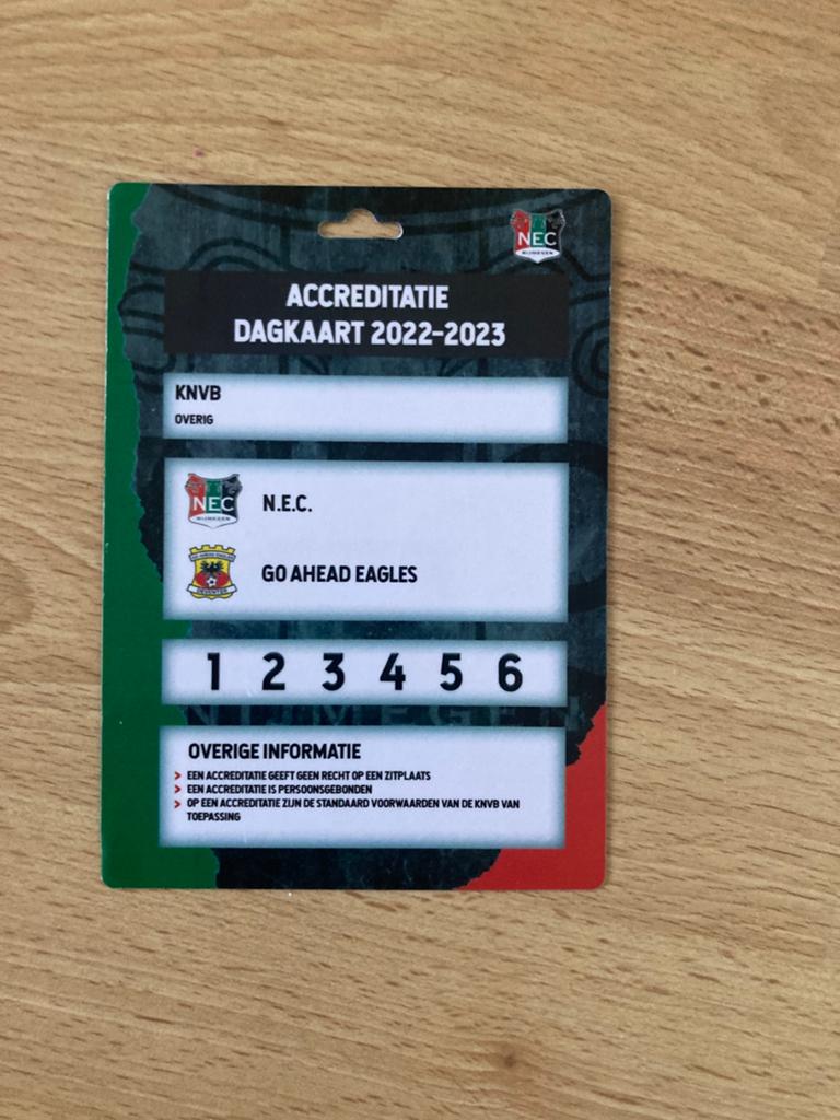 ACCREDITATIE DAGKAART NEC-GO AHEAD EAGLES 22-23, Verzamelen, Sportartikelen en Voetbal, Ophalen of Verzenden, Zo goed als nieuw