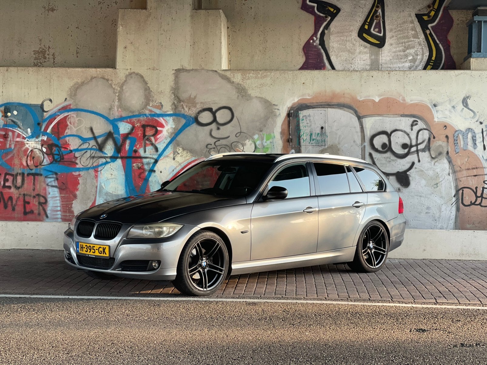 BMW 3-Serie Touring AUT 2011 Grijs | 200 PK, Auto's, BMW, Automaat, Achterwielaandrijving, 1995 cc, Zwart