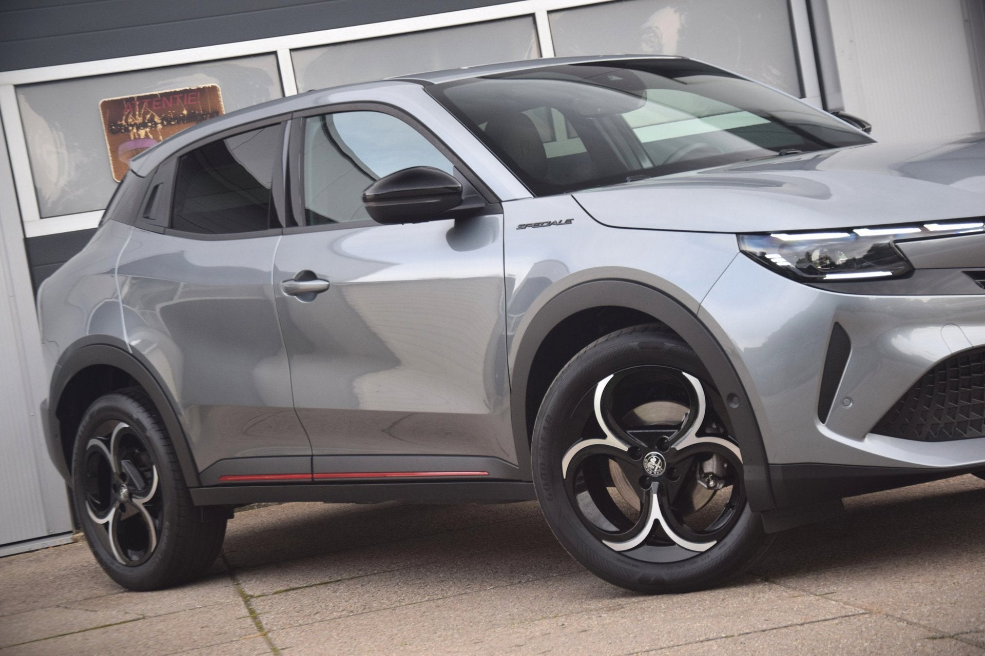 Alfa Romeo Junior 1.2 Turbo Hybrid Ibrida Speciale MATRIX LE, Auto's, Dealer onderhouden, 1199 cc, 620 kg, Origineel Nederlands