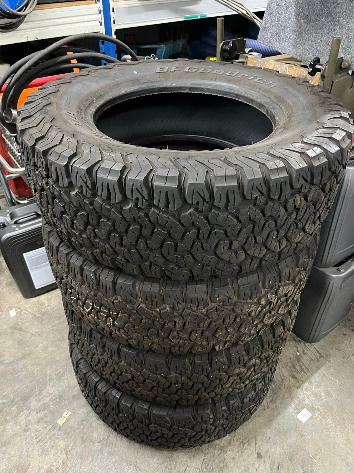 BF Goodrich All-Terrain KO2 285/65r18 Landcruiser / Tundra, Auto-onderdelen, Ophalen of Verzenden, Gebruikt