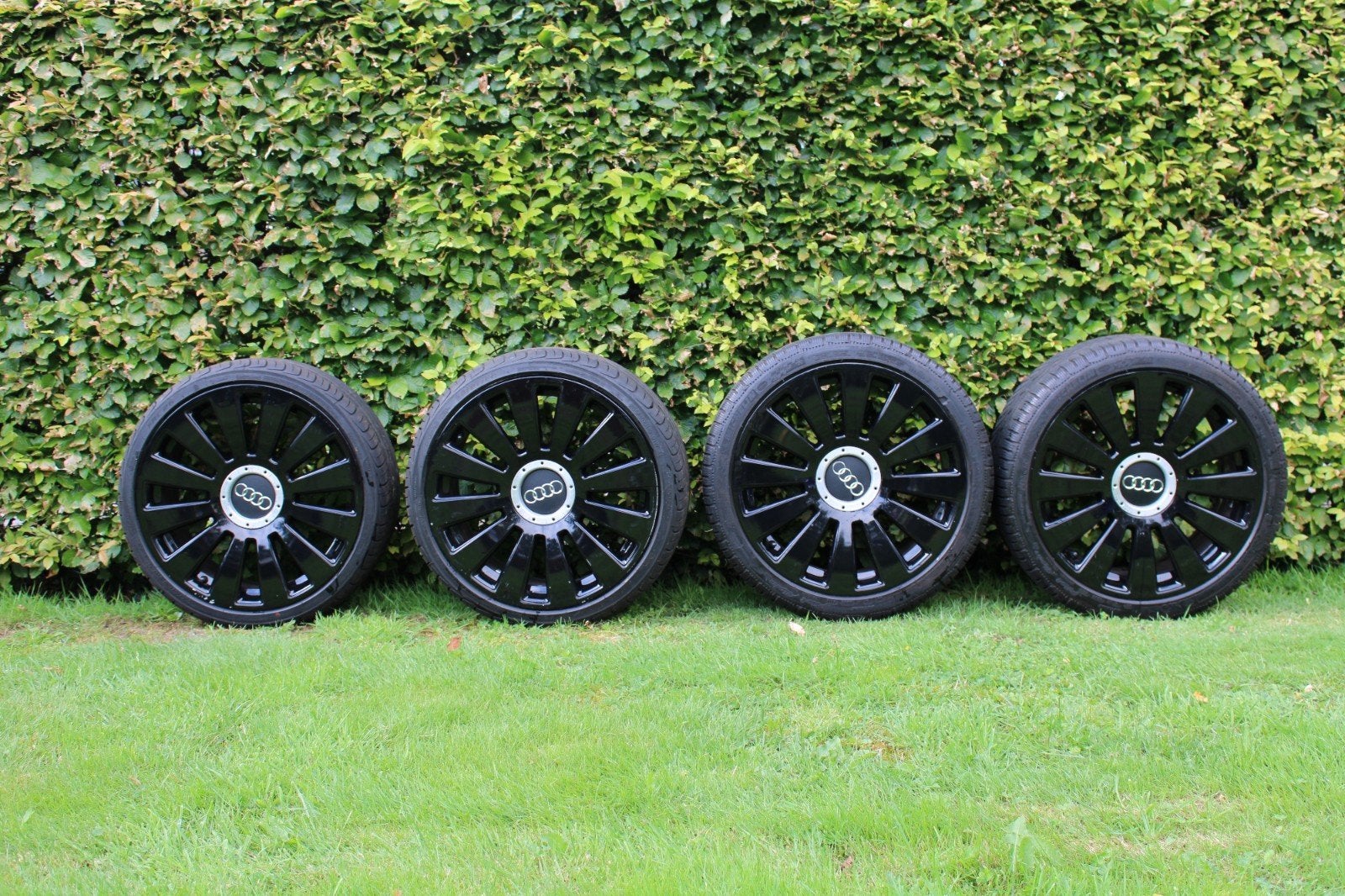 Audi 19" velgenset – Glans Zwart, Auto-onderdelen, Banden en Velgen, Overige, Gebruikt, Banden en Velgen, 235 mm