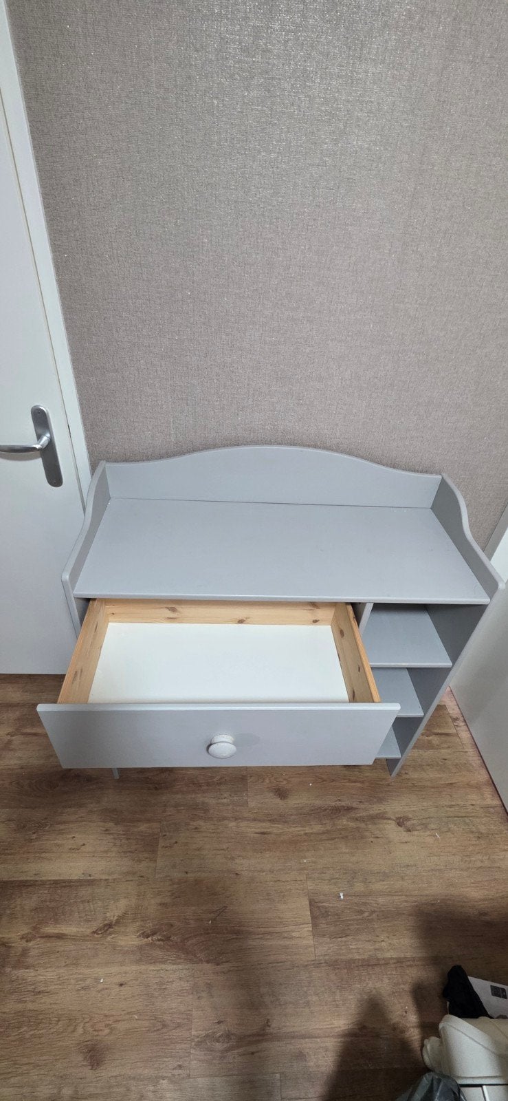 Grijze commode met 3 lades en open vakken, Ophalen, Gebruikt, 50 tot 70 cm, 100 cm of meer