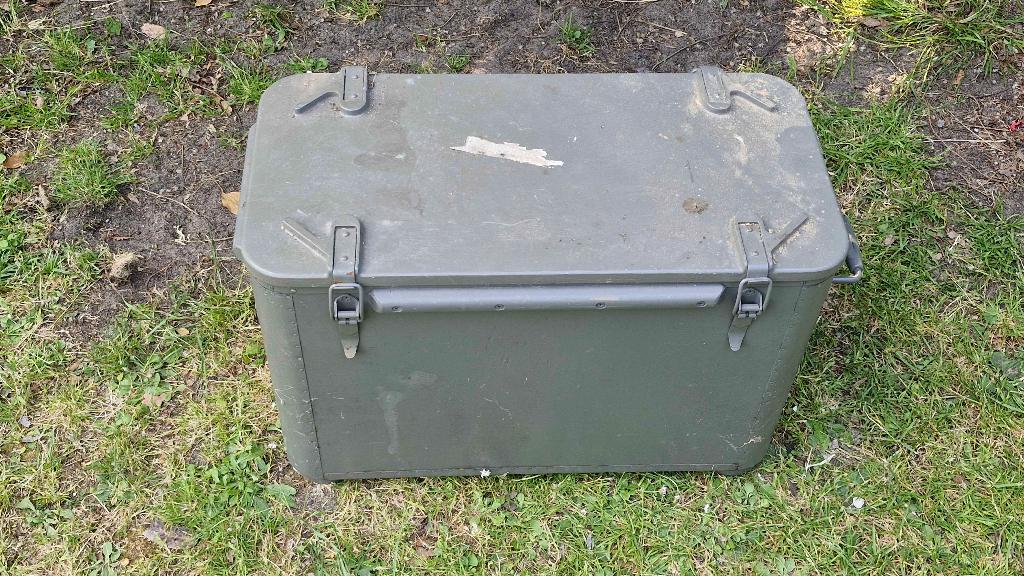 Zwitzerse militair thermos kist voor 25 liter vloeistof, Ophalen, Gebruikt, 50 tot 75 cm, Minder dan 35 cm