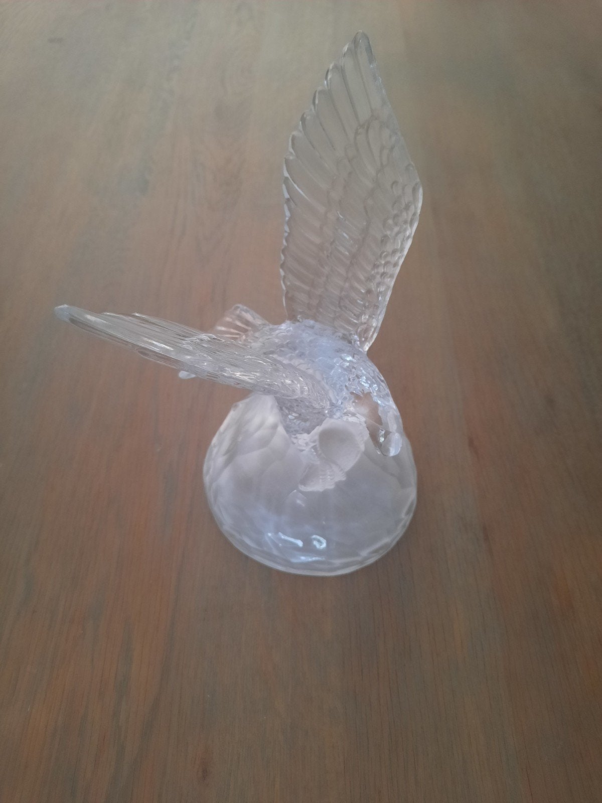Kristallen/glazen adelaar op matglazen rots, Glas, Beeld, Vogel, 50 - 100 cm