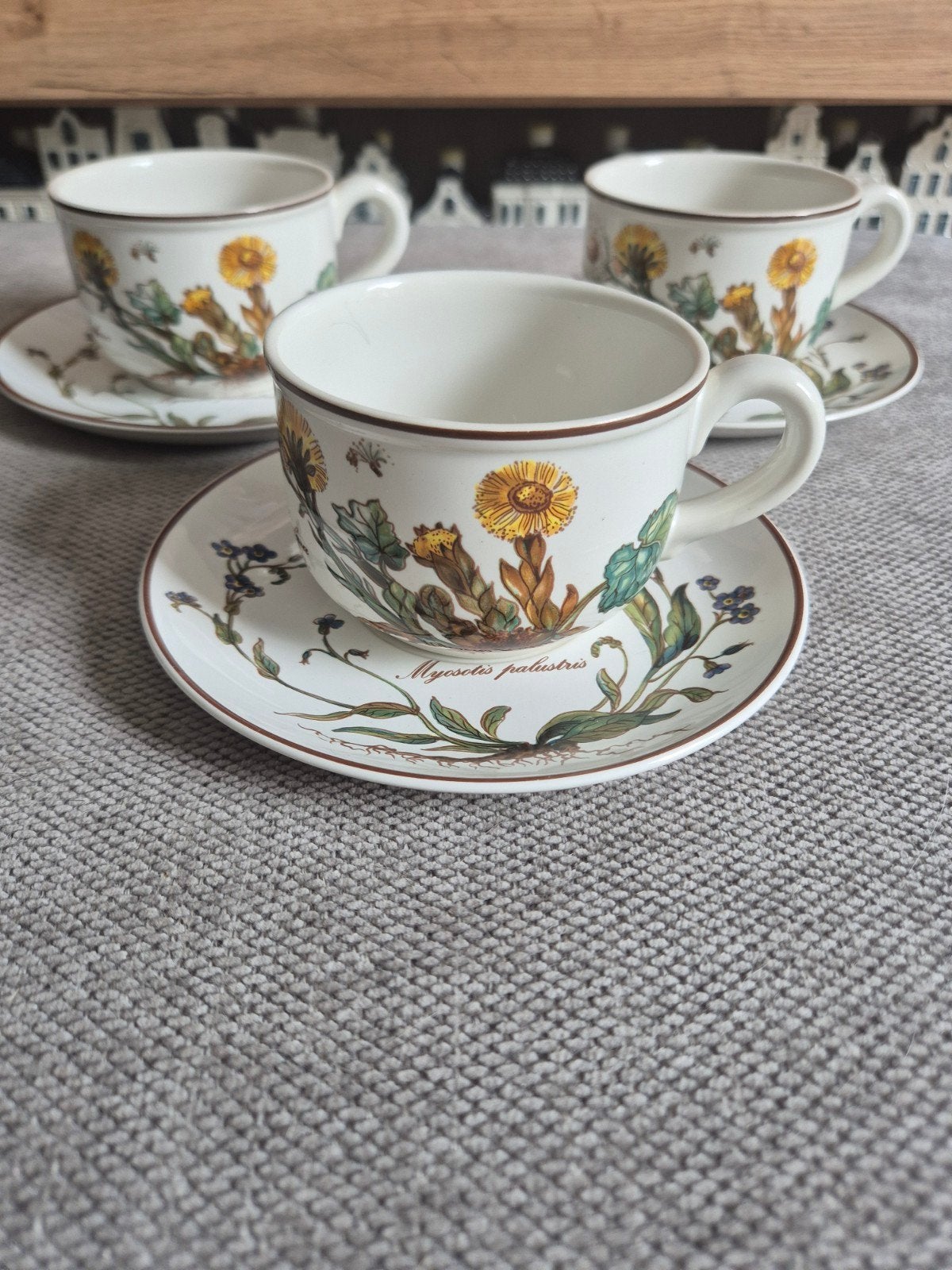 3 kopjes met schalen Villeroy en Boch  Botanica, Antiek en Kunst, Ophalen of Verzenden