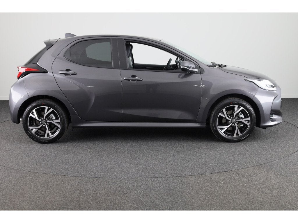 Toyota Yaris 1.5 Hybrid 115 Dynamic *NIEUW* (bj 2026), 12 maanden, Nieuw, Hybride Elektrisch/Benzine, 3 cilinders