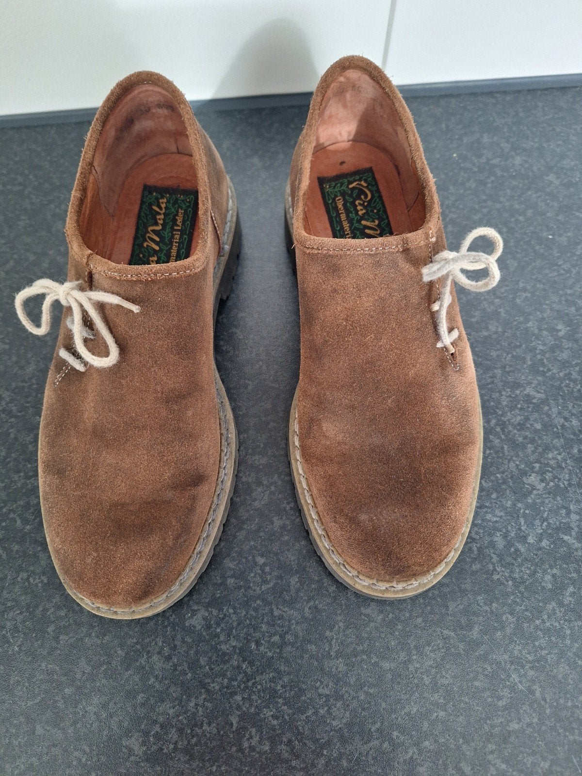 Bruine suède schoenen voor oktoberfest / trachten maat 38, Bruin, Overige typen, Ophalen of Verzenden, Zo goed als nieuw