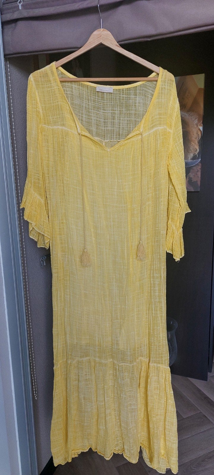 Mooie zomerjurk van Lola Dress., Geel, Maat 42/44 (L), Ophalen of Verzenden, Zo goed als nieuw