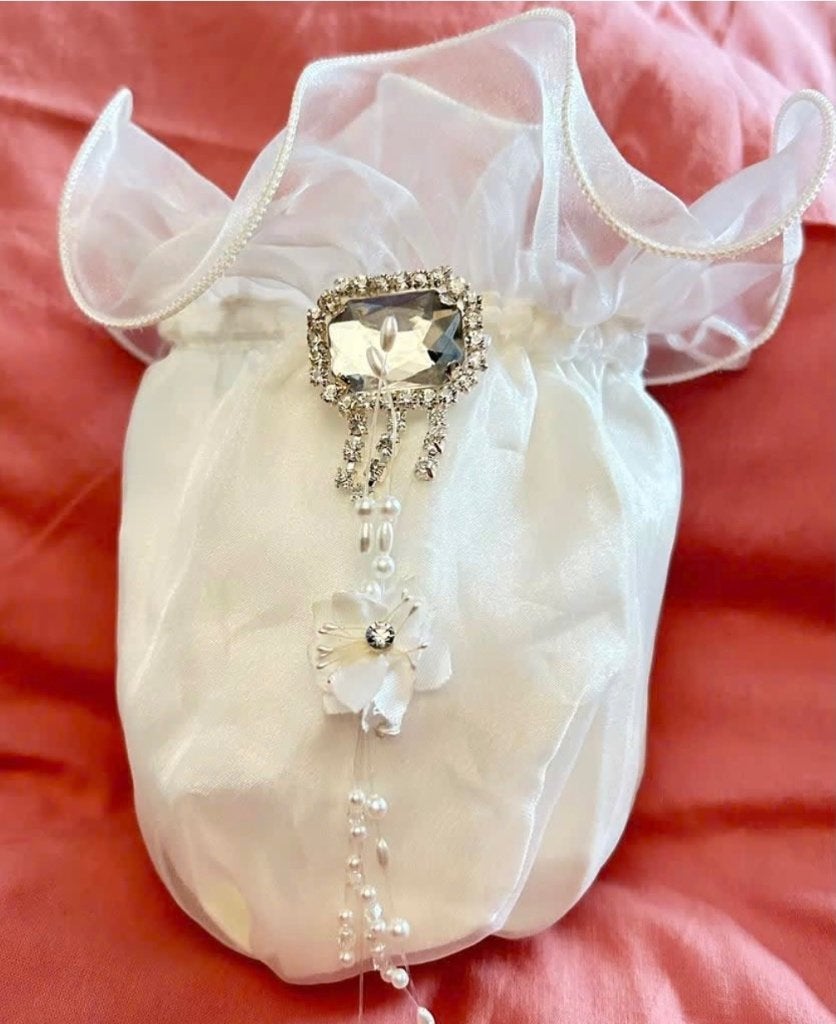 Vintage bruids - of communie tasje met vintage broche, Wit, Ophalen of Verzenden, Zo goed als nieuw, Accessoires