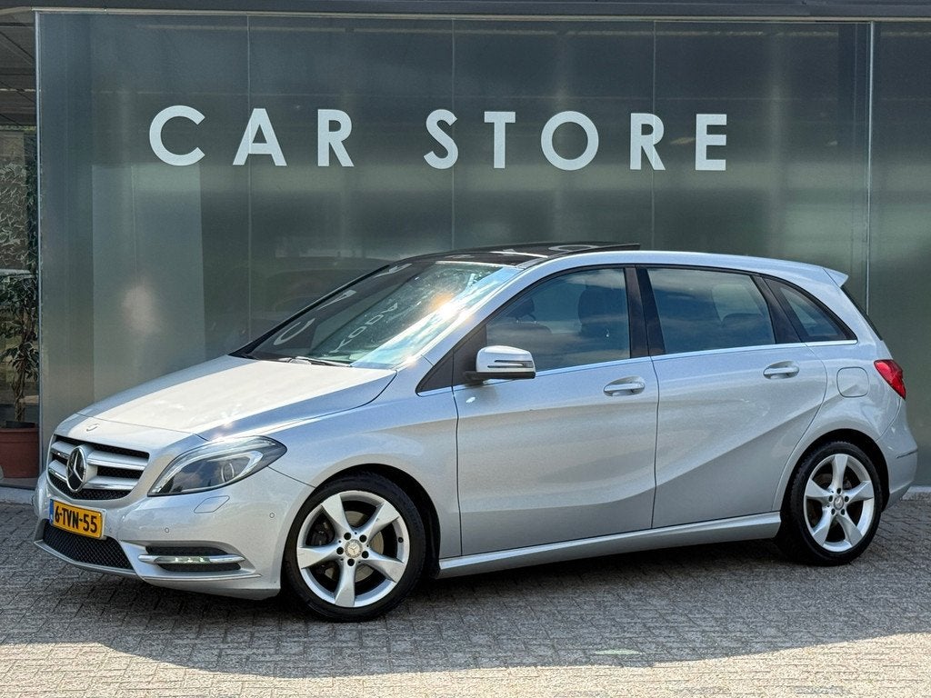 Mercedes-Benz B-klasse 180 Ambition Pano|Navi|PDC|Trekhaak, Auto's, Mercedes-Benz, 1325 kg, Gebruikt, 4 cilinders, Leder en Stof