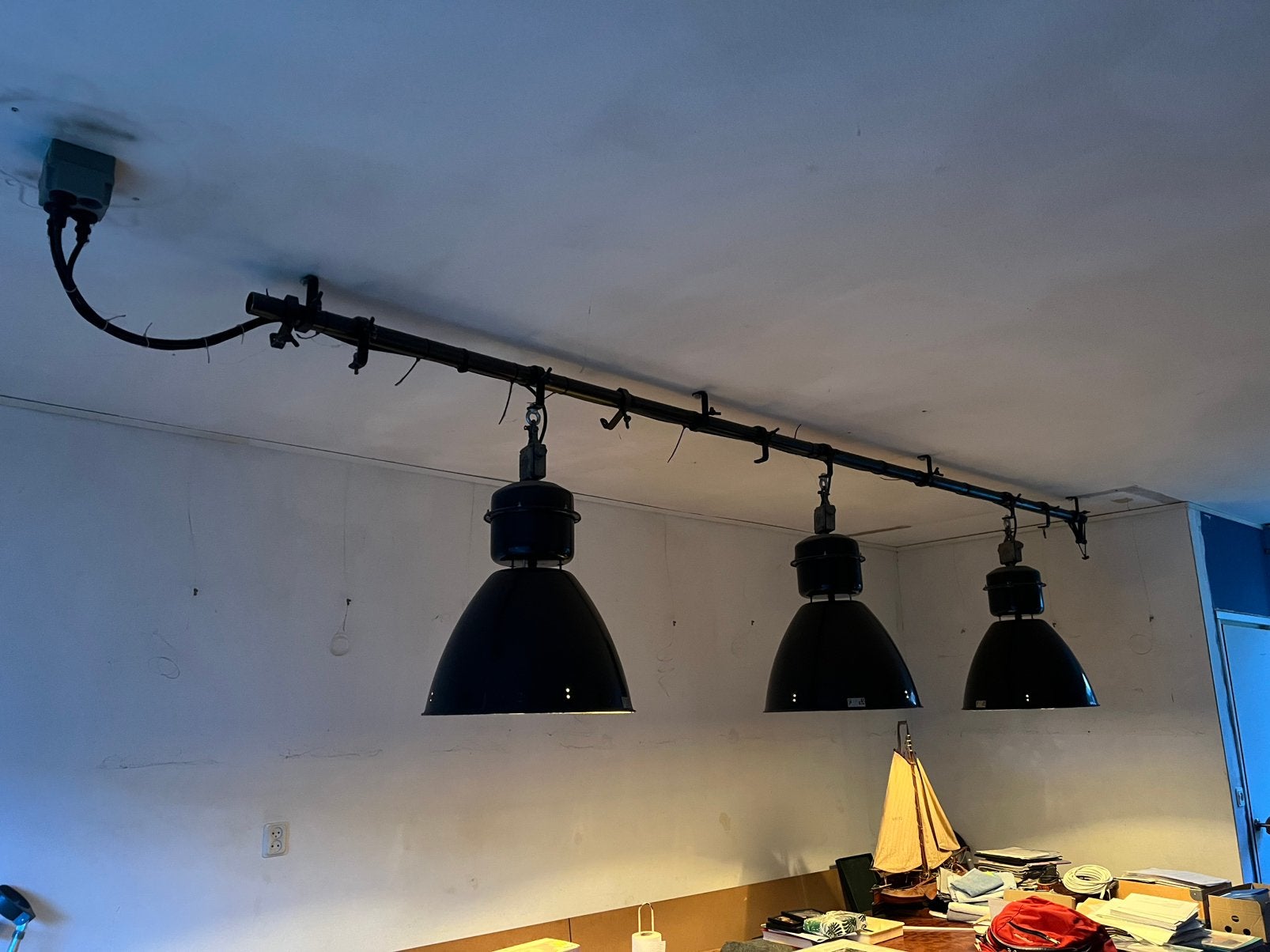 3 originele industriële fabriekslampen – emaille – Ø 51 cm, Huis en Inrichting, Lampen | Hanglampen, Ophalen, Nieuw