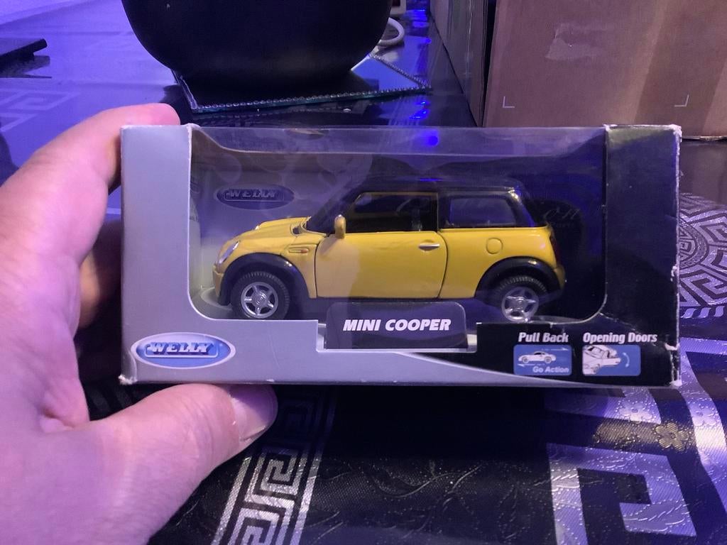 Welly modelauto's: Mini Cooper, VW Kever, BMW Z4, Hobby en Vrije tijd, Modelbouw | Auto's en Voertuigen, Auto, 1:32 tot 1:50, Zo goed als nieuw
