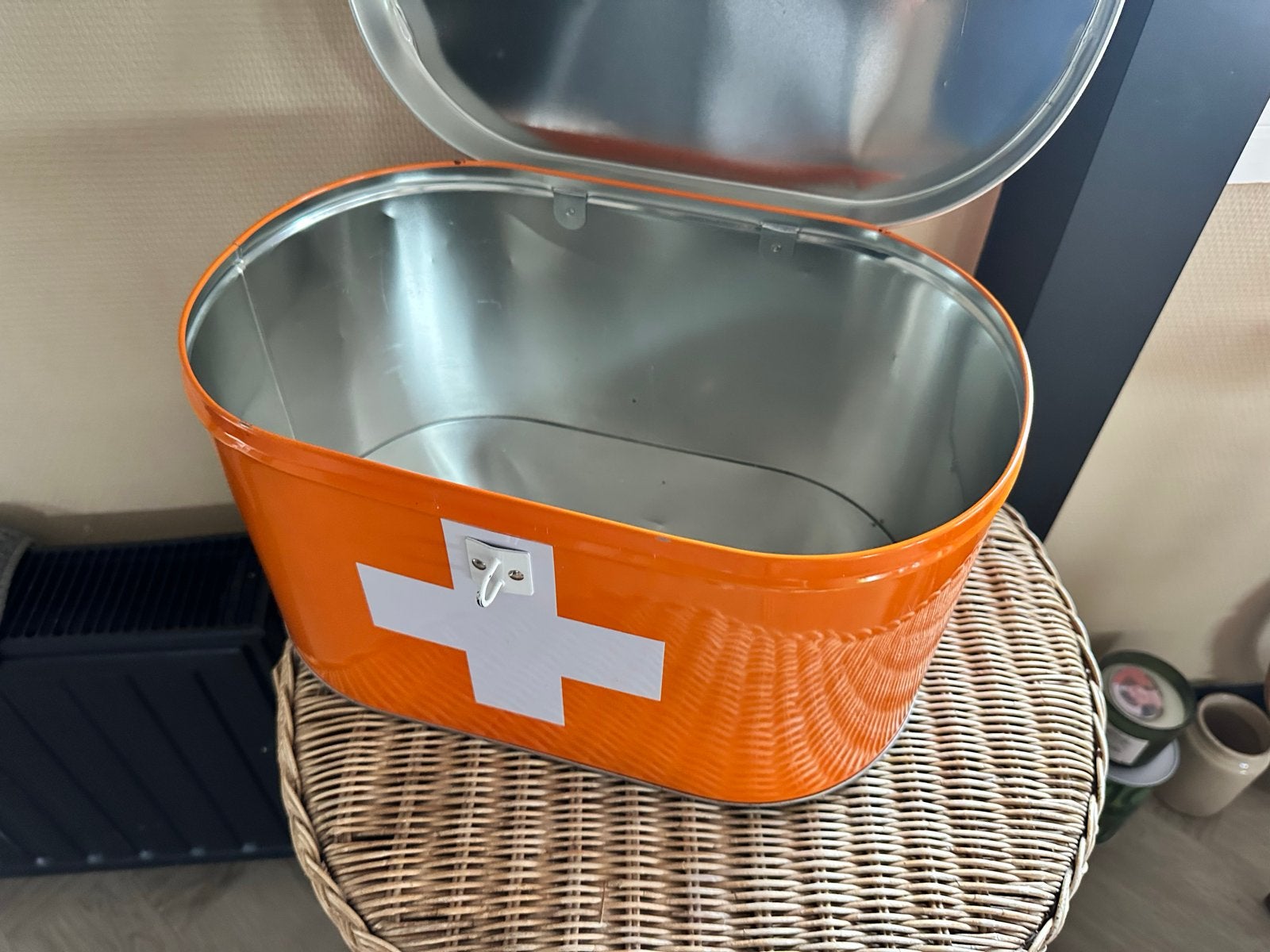 Vintage Oranje EHBO-doos met Wit Kruis, Ophalen of Verzenden