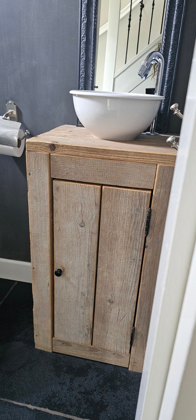 Steigerhouten toiletkast inclusief waskom en kraan, Huis en Inrichting, Badkamer | Badkamermeubels, Ophalen, 25 tot 50 cm, 50 tot 100 cm