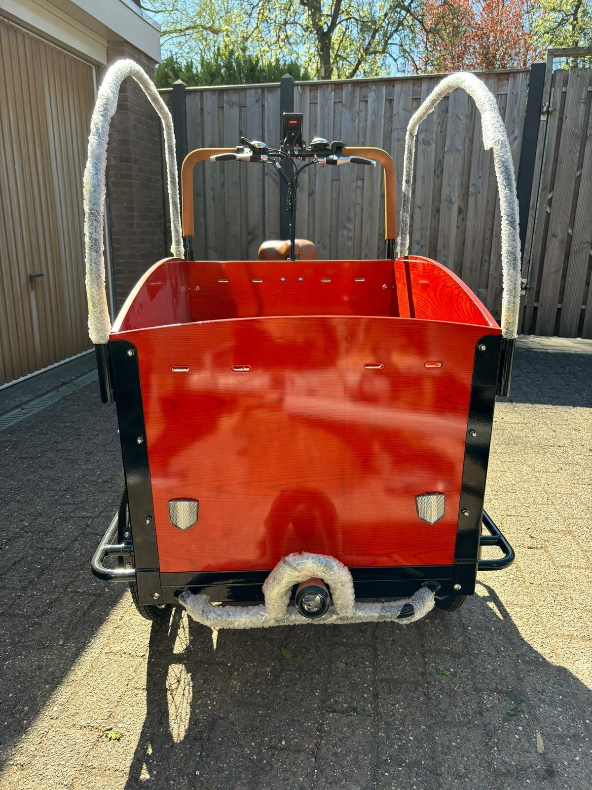 Nieuwe elektrische bakfiets helemaal rijklaar, Fietsen en Brommers, Ophalen of Verzenden, Zo goed als nieuw, 4 kinderen of meer