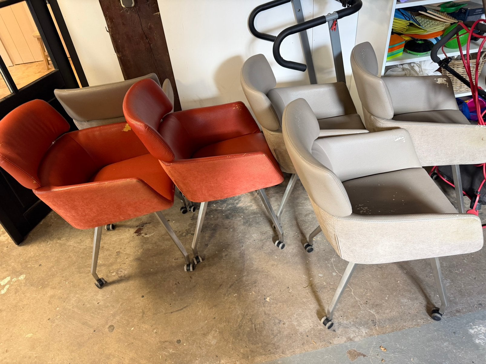 Gratis 6 kunstleren stoelen af te halen, Ophalen, Gebruikt, Overige kleuren